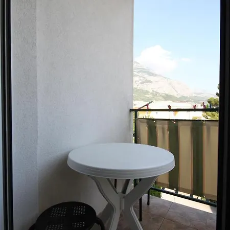 With A Parking Space - 6729 Makarska